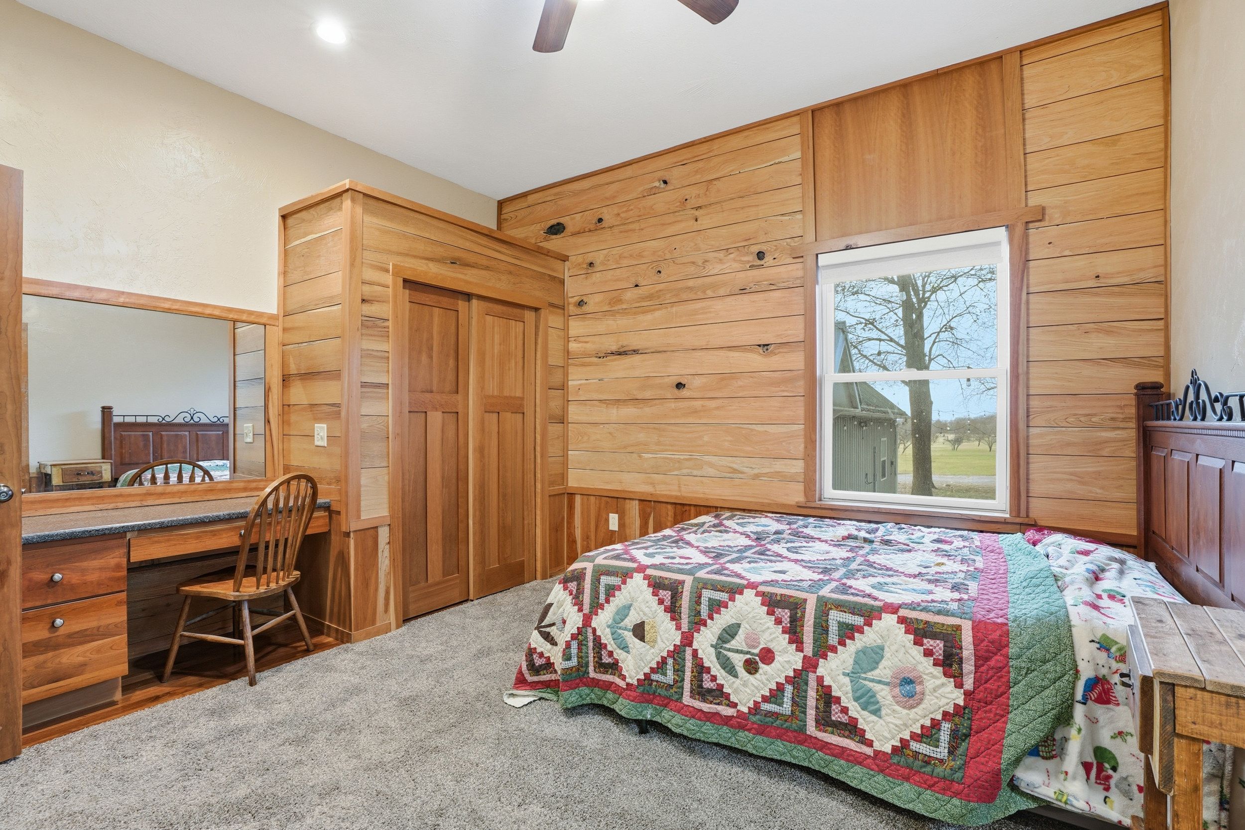 Listing Photo: 3300 Underwood Ave 0025-